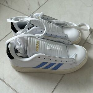 Brand new Adidas 3 stripe cloud foam sneakers